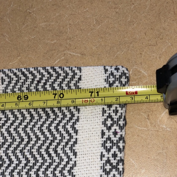 NWOT table runner - Picture 3 of 5